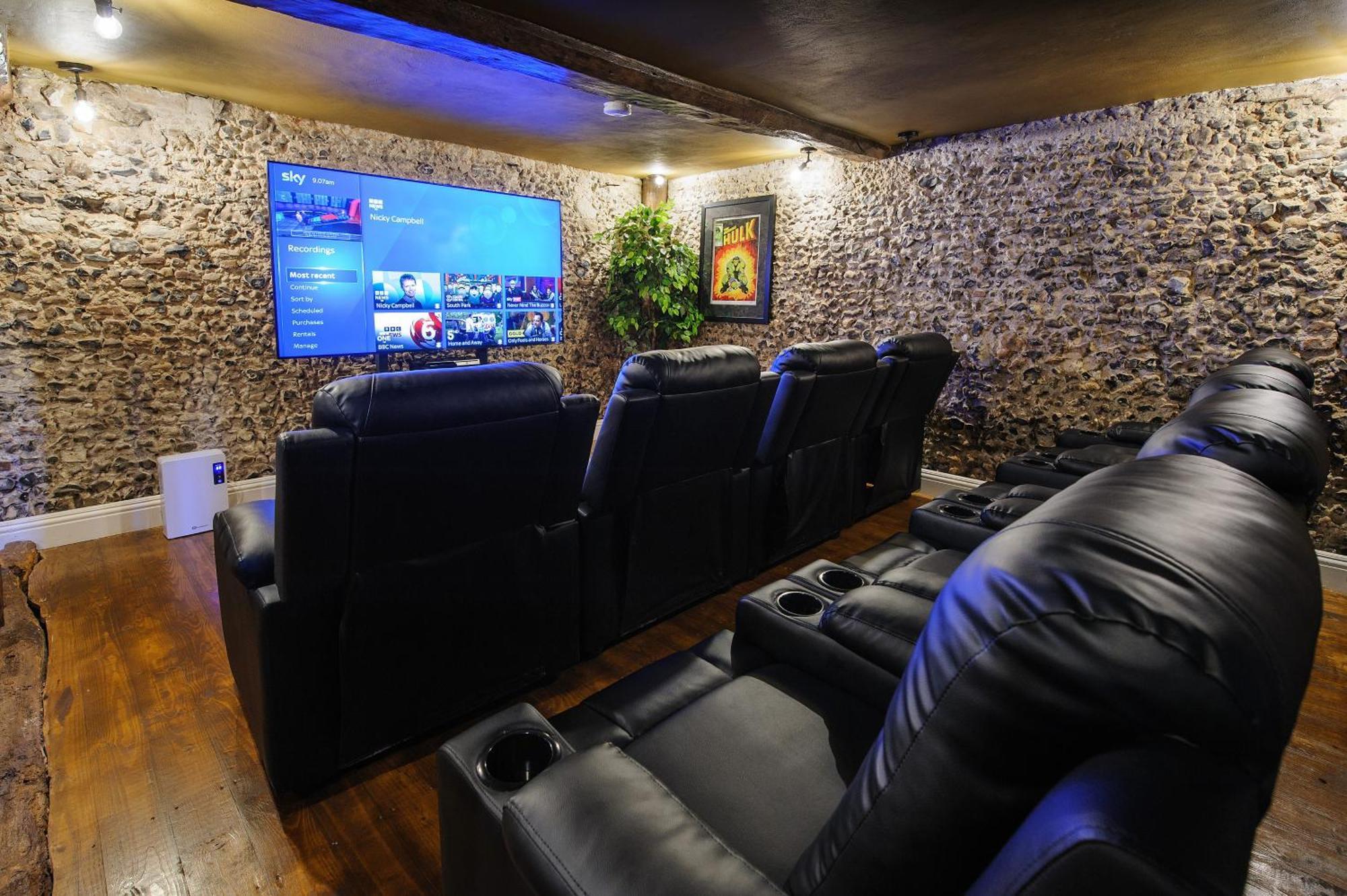 Huge Deluxe 600 Year Old Essex Manor, Hot Tub, Cinema Room, Sky Tv Saffron Walden Buitenkant foto